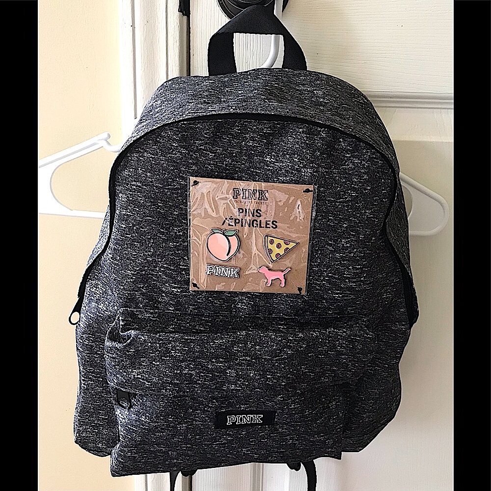 🆕🔥PINK BY VS SUPER SUPER CUTE GRAY BACKPACK&STRAPS ON THE BACK&COMES WITH PINS!! - Picture 5 of 11